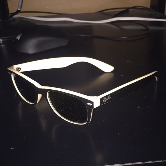 Ray-Ban Sunglasses - Picture 3 of 4